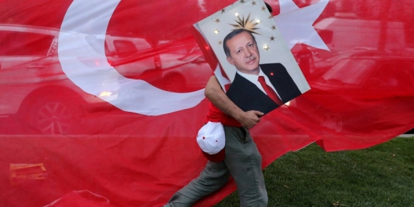 &Delta;&Rho;&Omicron;&Upsilon;&Gamma;&Omicron;&Sigma; : &Tau;&Epsilon;&Rho;&Alpha;&Sigma;&Tau;&Iota;&Alpha; &Lambda;&Alpha;&Theta;&Eta; &Tau;&Omega;&Nu; &Eta;&Pi;&Alpha;.&Tau;&Rho;&Epsilon;&Chi;&Omicron;&Upsilon;&Nu; &Kappa;&Alpha;&Iota; &Delta;&Epsilon;&Nu; &Phi;&Theta;&Alpha;&Nu;&Omicron;&Upsilon;&Nu; &Omicron;&Iota; &Alpha;&Mu;&Epsilon;&Rho;&Iota;&Kappa;&Alpha;&Nu;&Omicron;&Iota;.&Tau;&Omicron; &lsquo;&Pi;&Omicron;&Upsilon;&Lambda;&Alpha;&Kappa;&Iota; &Pi;&Epsilon;&Tau;&Alpha;&Xi;&Epsilon;&raquo;. &Alpha;&Upsilon;&Tau;&Alpha; &Pi;&Omicron;&Upsilon; &Delta;&Epsilon;&Nu; &Lambda;&Epsilon;&Gamma;&Omicron;&Nu;&Tau;&Alpha;&Iota;&hellip;.