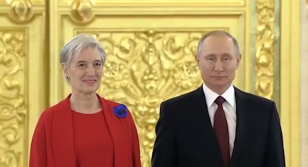 &Pi;&omicron;ύ&tau;&iota;&nu;: &Pi;&rho;&omicron;&sigmaf; &tau;&omicron; &sigma;&upsilon;&mu;&phi;έ&rho;&omicron;&nu; &Epsilon;&lambda;&lambda;ά&delta;&alpha;&sigmaf; &ndash; &Rho;&omega;&sigma;ί&alpha;&sigmaf; &eta; &alpha;&nu;ά&pi;&tau;&upsilon;&xi;&eta; &tau;&eta;&sigmaf; &delta;&iota;&mu;&epsilon;&rho;&omicron;ύ&sigmaf; &sigma;&upsilon;&nu;&epsilon;&rho;&gamma;&alpha;&sigma;ί&alpha;&sigmaf;. (2 &Beta;ί&nu;&tau;&epsilon;&omicron;)