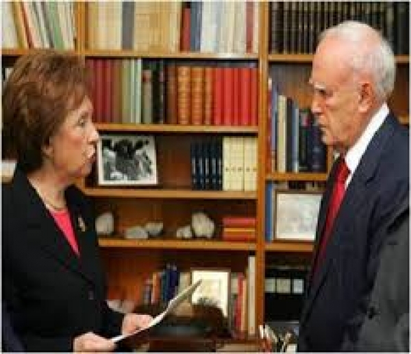 &Eta; &Pi;&rho;ό&epsilon;&delta;&rho;&omicron;&sigmaf; &tau;&eta;&sigmaf; &Beta;&omicron;&upsilon;&lambda;ή&sigmaf; &tau;&omega;&nu; &Epsilon;&lambda;&lambda;ή&nu;&omega;&nu; &pi;&rho;&omicron;&sigma;&phi;&omega;&nu;&epsilon;ί &tau;&omicron;&nu; &Pi;&rho;ό&epsilon;&delta;&rho;&omicron; &tau;&eta;&sigmaf; &Epsilon;&lambda;&lambda;&eta;&nu;&iota;&kappa;ή&sigmaf; &Delta;&eta;&mu;&omicron;&kappa;&rho;&alpha;&tau;ί&alpha;&sigmaf;.